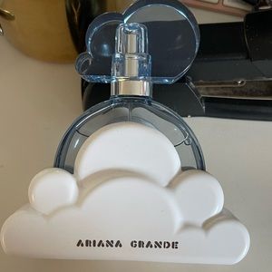 Ariana Grande Cloud Perfume